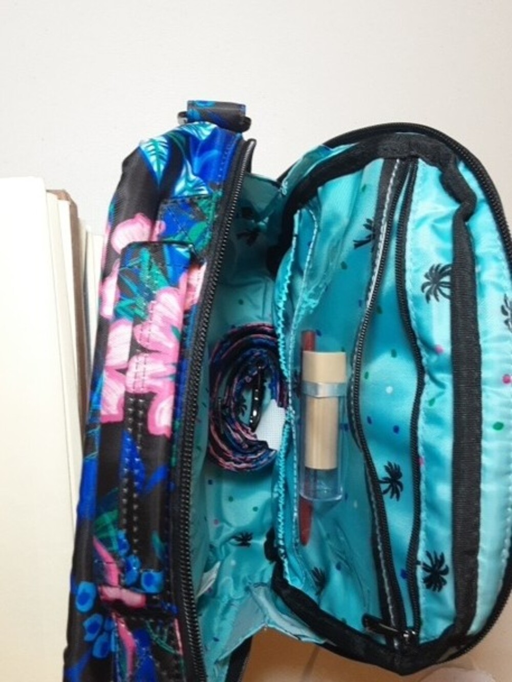 NWT Lug Ranger 2 Floral Quilted Cross Body - Black with Blue & Pink Flowers - Picture 8 of 10